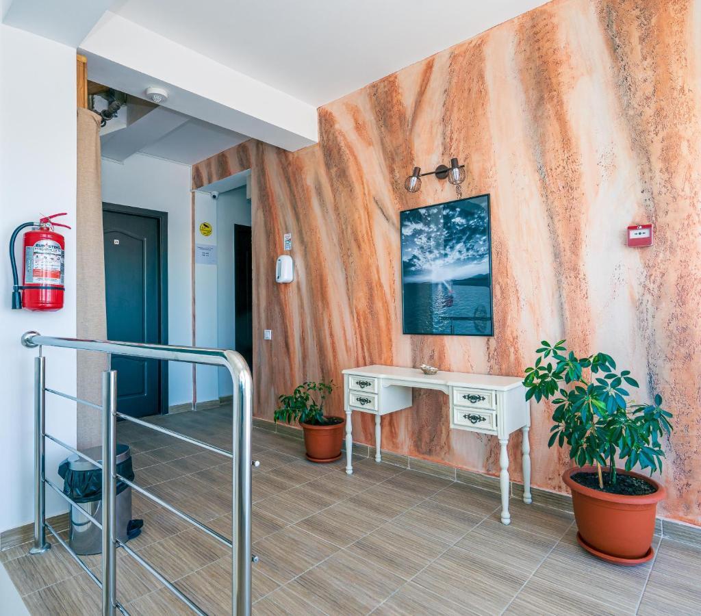 Отель Casa In Culori Вама-Веке Экстерьер фото